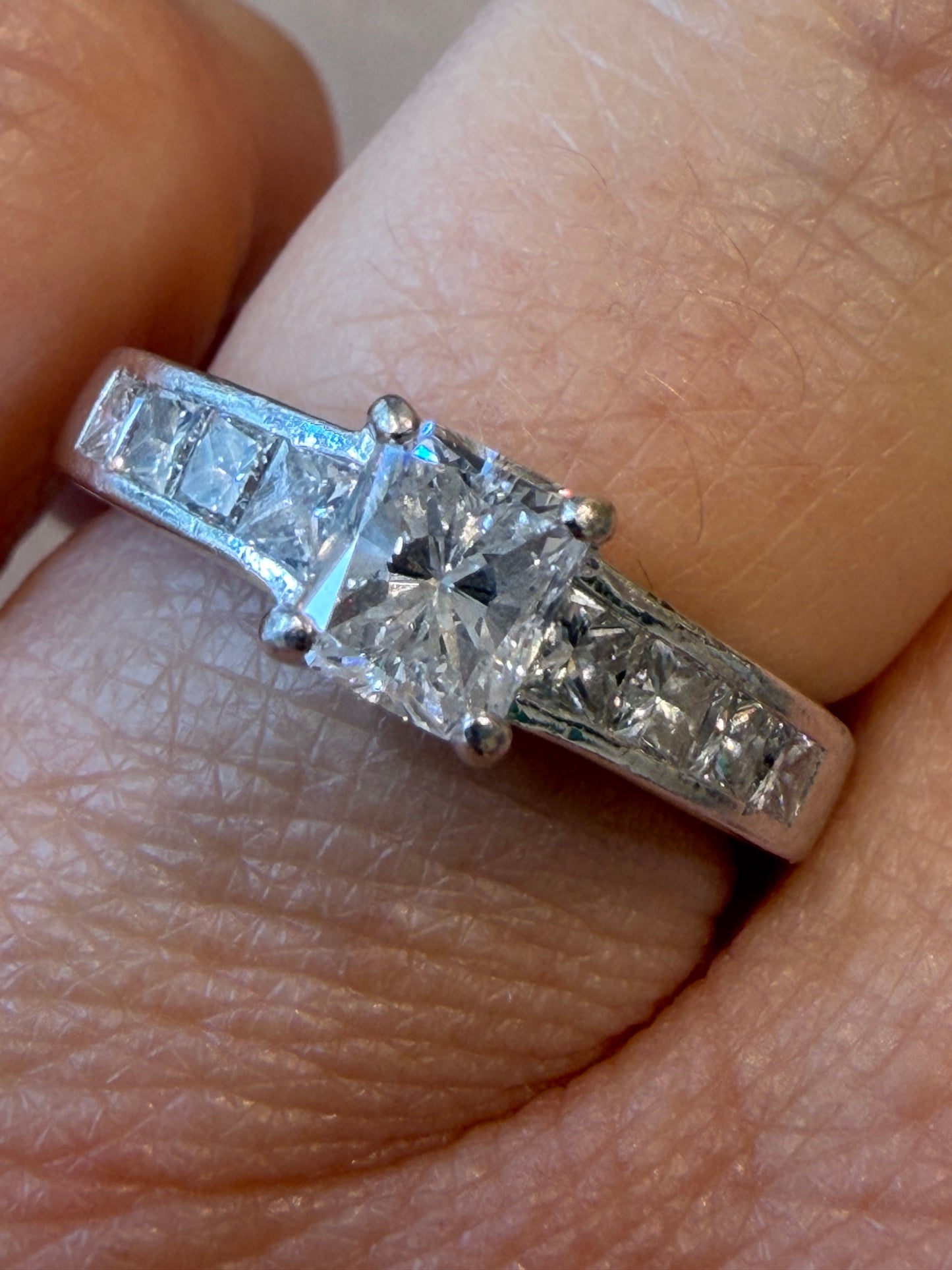 BAGUE OR GRIS & DIAMANT BLANC EXCEPTIONNELLE