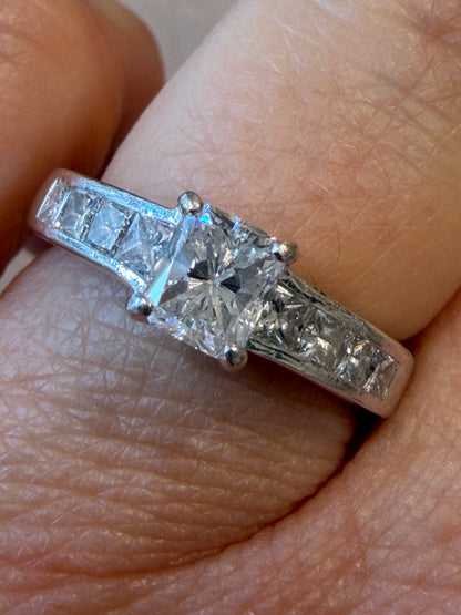 BAGUE OR GRIS & DIAMANT BLANC EXCEPTIONNELLE