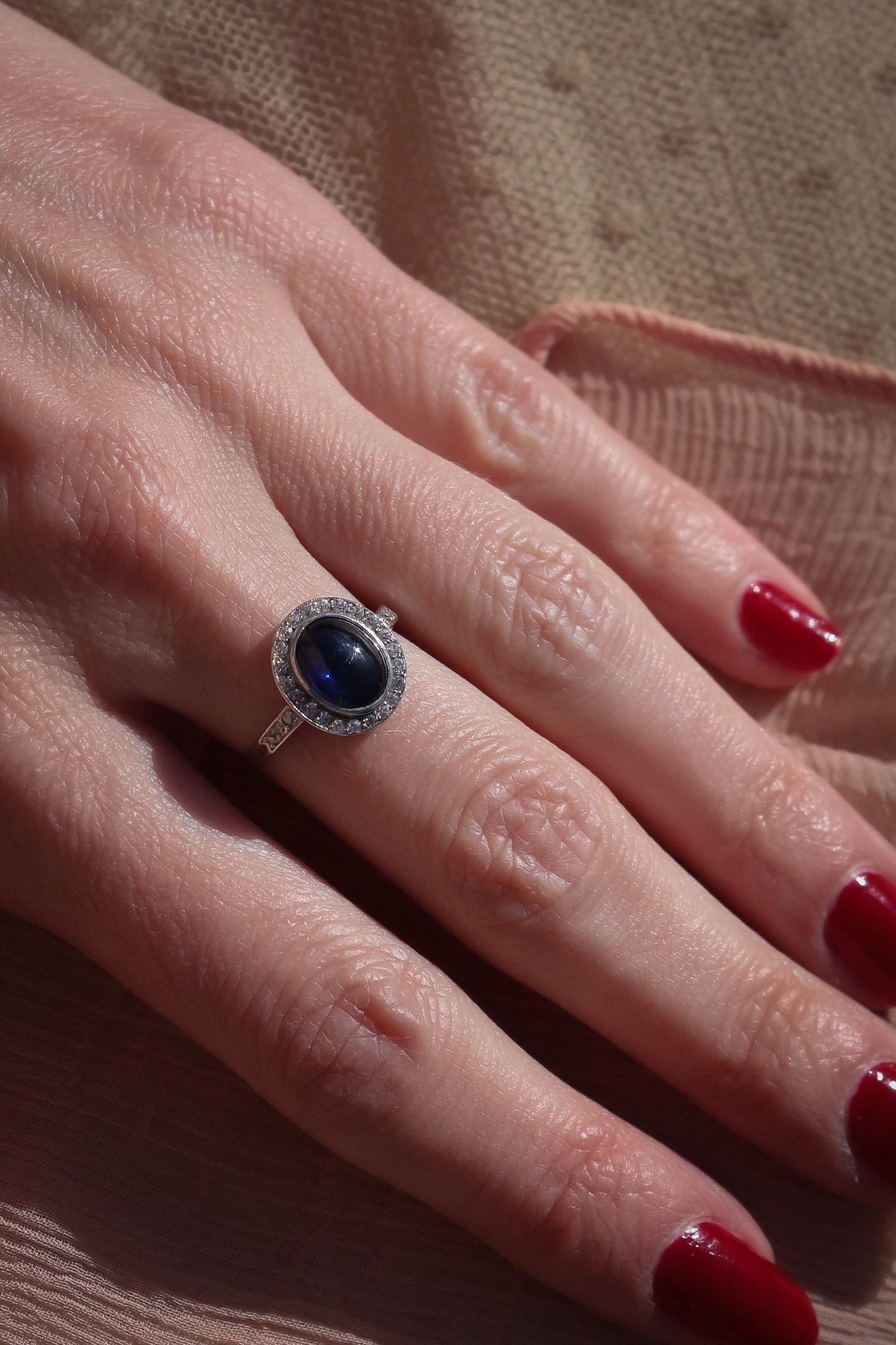 Bague Art Déco Saphir En Cabochon Et Diamants